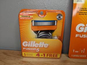 lot 19 image: Brand New Gillette Fusion 5 Razor Shaving Handle & 5 Blades