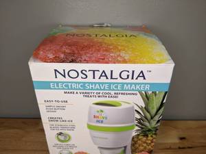 lot 11 image: New Nostalgia Electric Shave Ice & Snow Cone Maker