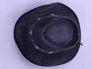 lot 264 image: Minnetonka Genuine Leather Hat