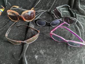 lot 266 image: 5 Pair of Vintage Sunglasses
