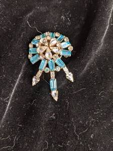 lot 269 image: Vintage Gold Filled Antoinette Brooch