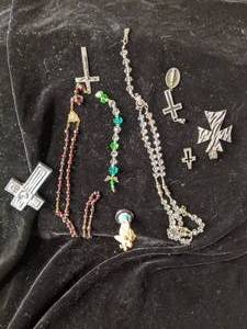 lot 273 image: Religious Jewelry including two Rosaries and Cross Pendants