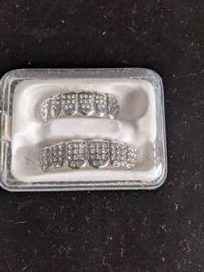 lot 274 image: Hip Hop Grillz in Silver