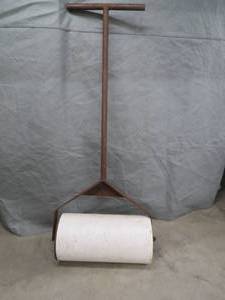 lot 4 image: HEAVY DUTY ROLLER