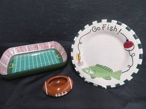 lot 19 image: SERVING DISHES