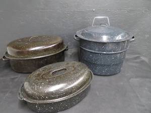lot 21 image: LARGE CANNING POT AND 2 ROASTERS