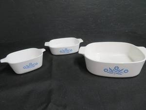 lot 26 image: VINTAGE BLUE CORNFLOWER CORNING WARE DISHES