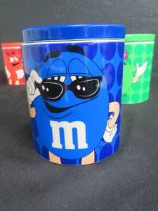 lot 28 image: THREE CERAMIC GALERIE M&M COOKIE JARS WITH LIDS.