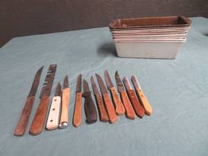 lot 45 image: 8 BREAD PANS - 11 KNIVES