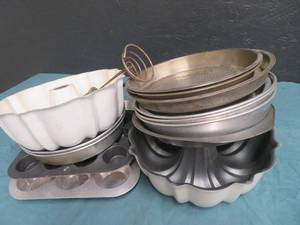 lot 48 image: MISC LOT OF BAKING PANS-BUN PANS- AND MORE