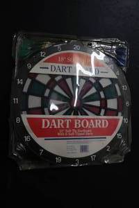 lot 97 image: BRAND NEW DART BOARD AND BIG BLUE TUB WITH HOSES AND GARDEN LIGHTS