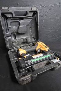 lot 100 image: BOSTITCH STAPLE GUN