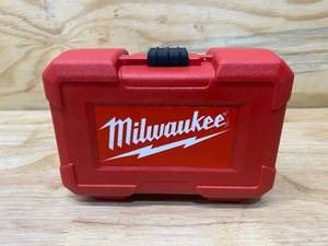 lot 37 image: MILWAUKEE Hole Dozer General Purpose Bi-Metal Hole Saw Set (9-Piece)