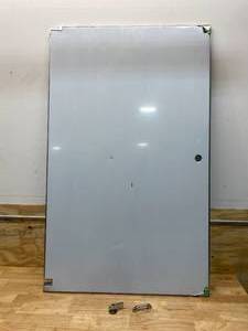 lot 72 image: Bathroom Stall Door