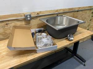 lot 25 image: GLACIER BAY Sink with Faucet