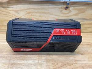 lot 86 image: MILWAUKEE M18M12 Lithium-Ion Cordless Wireless Jobsite Speaker.  Tool Only.
