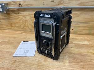 lot 65 image: MAKITA 18-Volt LXT Lithium-Ion Cordless Bluetooth Job Site Radio (Tool Only)