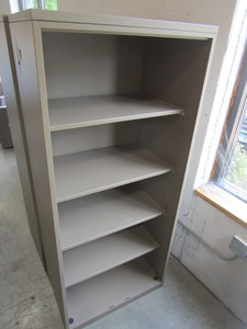 lot 109 image: HERMAN MILLER 5 SHELF BOOKCASE