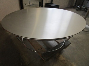 lot 114 image: KEILHAUER COCKTAIL TABLE