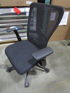 lot 157 image: ONE HAWORTH ZODY EXECUTIVE OFFICE CHAIR