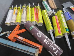 lot 7 image: CAULKING GUNS AND UNOPENED TUBES