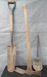 lot 17 image: VINTAGE MILITARY FOLDING SHOVEL PLUS