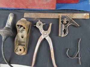 lot 21 image: VINTAGE TOOLS