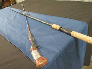 lot 28 image: SHAKESPEAR SPIDERMAN FISHING POLE- BLACK BEAUTY FISHING POLE. NO REELS