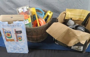 lot 31 image: OUTDOOR GARDEN STUFF- LIGHTS - HOSES- SPRINKLERS - AND MORE