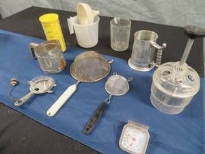 lot 32 image: MISC LOT OF KITCHEN UTENSILS - SOME VINTAGE