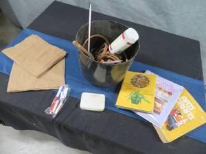 lot 33 image: MISC. LOT OF ARTS AND CRAFTS MATERIALS