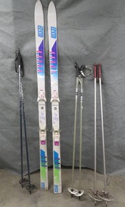 lot 40 image: SKIS  3 SETS POLES