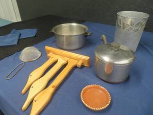 lot 56 image: MISC LOT. HANDMADE IN MN SAUNA DECOR - 2 PANS - GARBAGE CAN - STRAINER - SMALLER POTTERY DISH