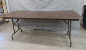 lot 60 image: 6FT LONG BANQUET TABLE- FOLDABLE LEGS