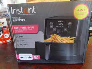 lot 16 image: NEW Instant Vortex Air Fryer