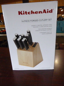 lot 21 image: NEW Kitchen Aid 14 Piece Cutlery Set