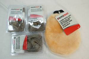 lot 33 image: Auto accessories
