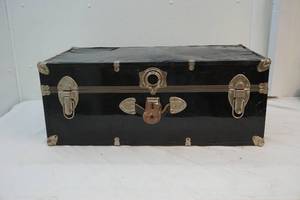 lot 65 image: Vintage hillocks