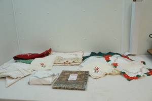 lot 67 image: Tableware