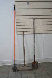 lot 76 image: Garden tools
