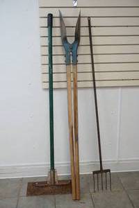 lot 78 image: Garden tools