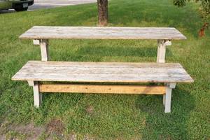 lot 14 image: Patio bench table