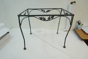 lot 87 image: Patio table