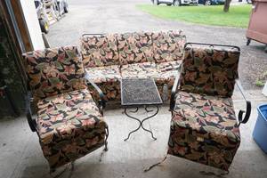 lot 92 image: Patio set