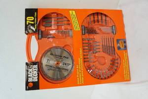 lot 105 image: Tools set