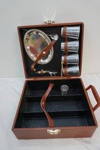 lot 109 image: Travel bar liquor set
