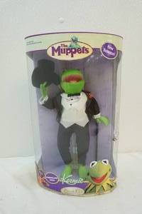 lot 124 image: Kermit frog figure