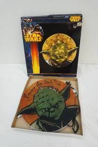 lot 125 image: Yoda window dcor