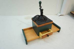 lot 200 image: Coffee bean grinder