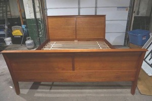 lot 216 image: King size bed frame